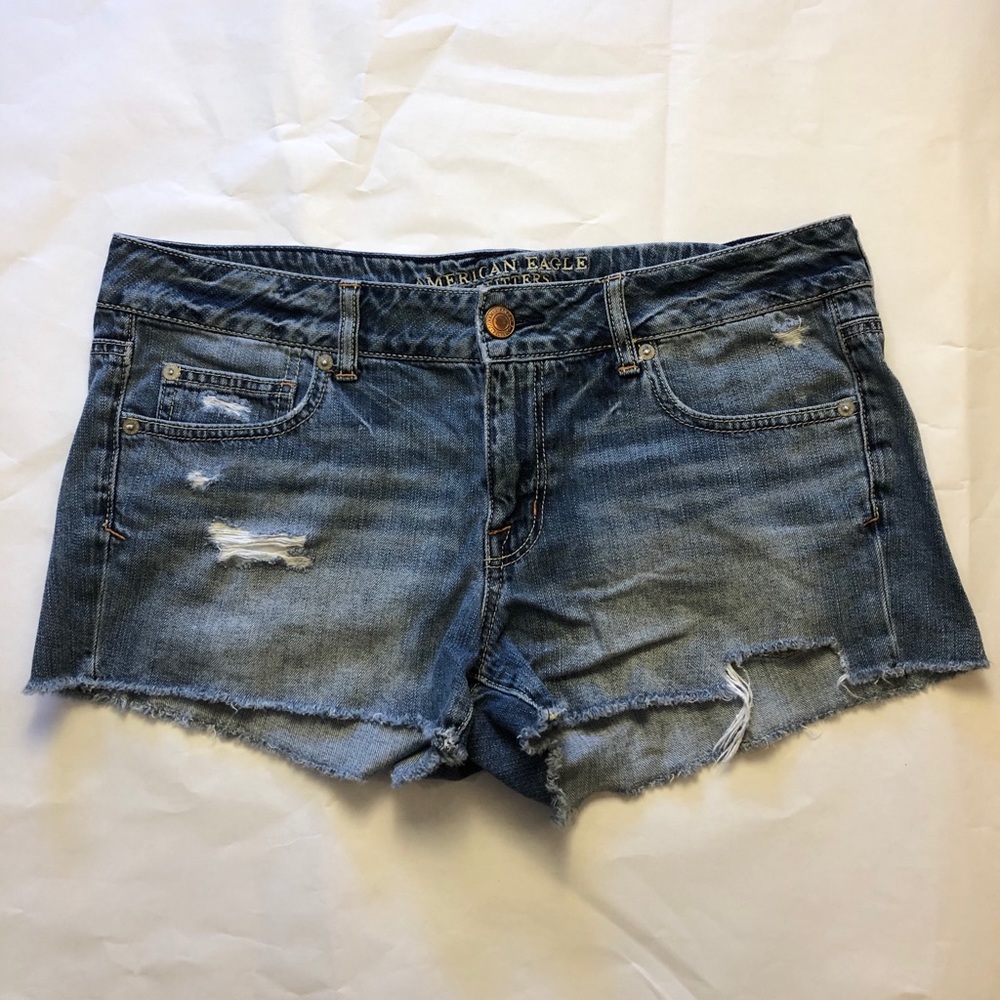 💚American Eagle Distressed Short Denim Shorts